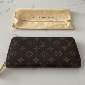 Louis Vuitton Zippy Wallet - Monogram